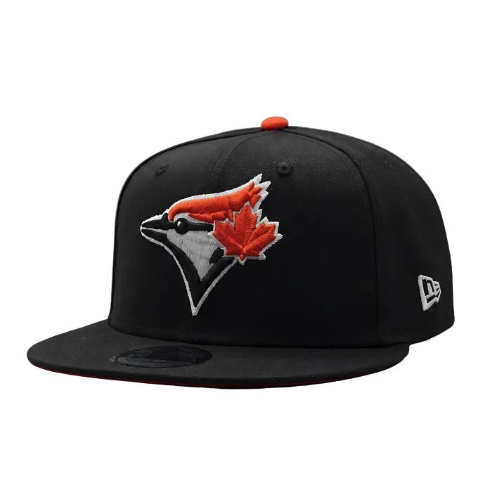 Black baseball cap with a logo on a gray background