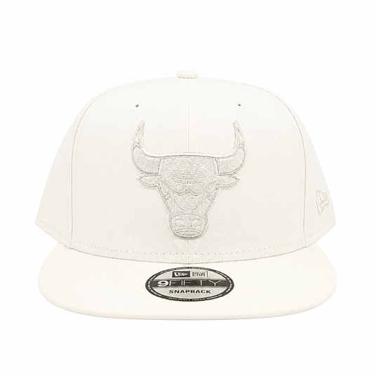 NEW ERA 9FIFTY NEW ERA CHICAGO BULLS OFF-WHITE SNAPBACK HAT