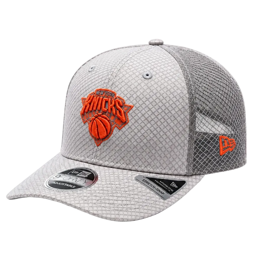NEW ERA MEN'S 9FIFTY STRETCH-SNAP NBA NEW YORK KNICKS GREY NETTED SNAPBACK HAT