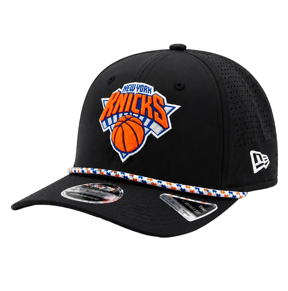NEW ERA MEN'S 9FIFTY STRETCH-SNAP NBA NEW YORK KNICKS BLACK NETTED SNAPBACK HAT
