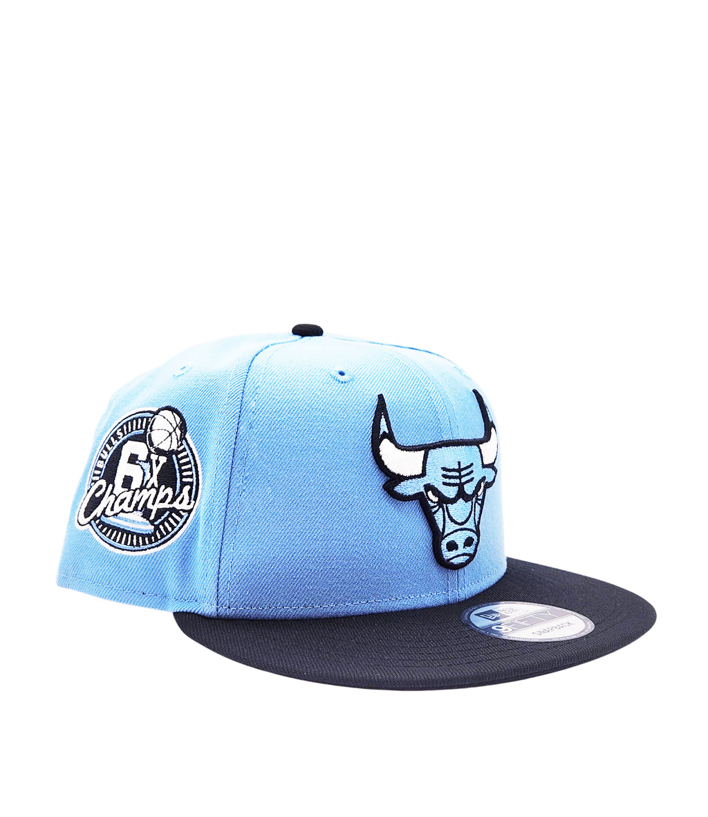 NEW ERA 9FIFTY NEW ERA CHICAGO BULLS 6X CHAMPS SKY BLUE/BLACK SNAPBACK HAT