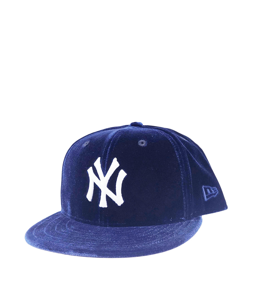 NEW ERA 9FIFTY NEW YORK YANKEES NAVY VELVET SNAPBACK HAT