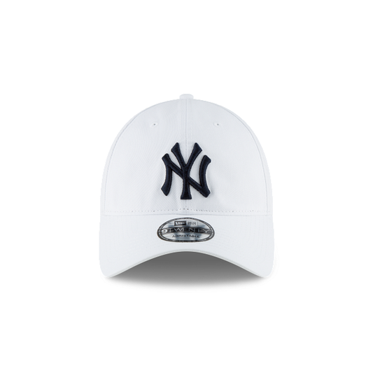 MEN'S NEW ERA MLB CORE CLASSIC 2 9TWENTY NEW YORK YANKEES WHITE & BLACK STRAPBACK CAP