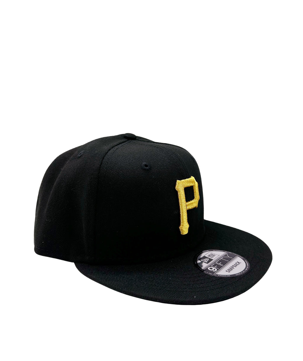 NEW ERA 9FIFTY PITTSBURGH PIRATES BLACK SNAPBACK HAT