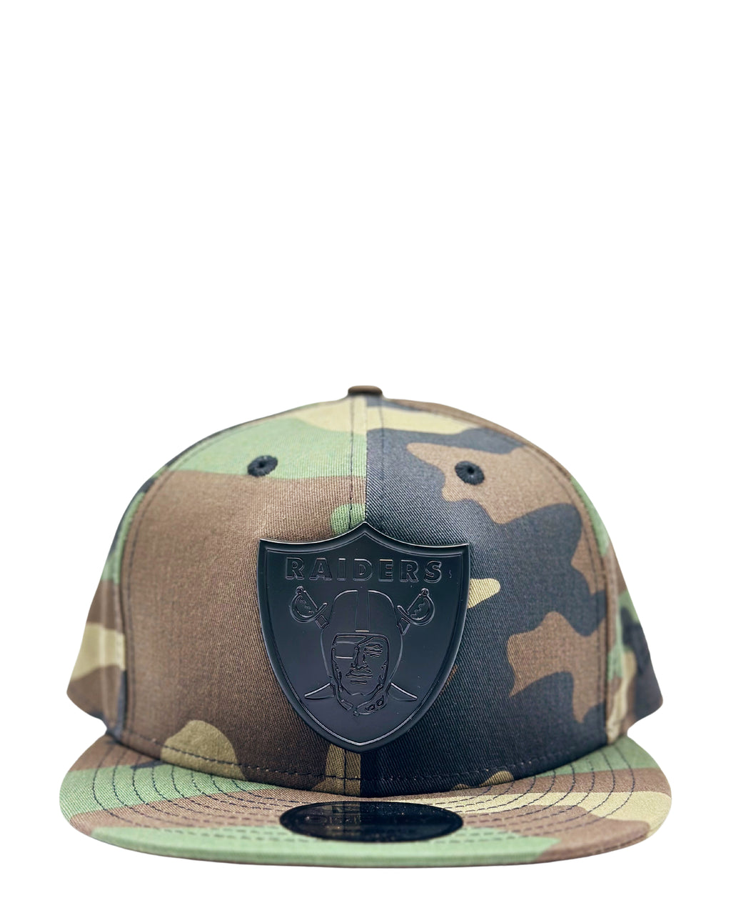 NEW ERA 9FIFTY RAIDERS WOODLAND GREEN CAMO METAL BADGE SNAPBACK HAT