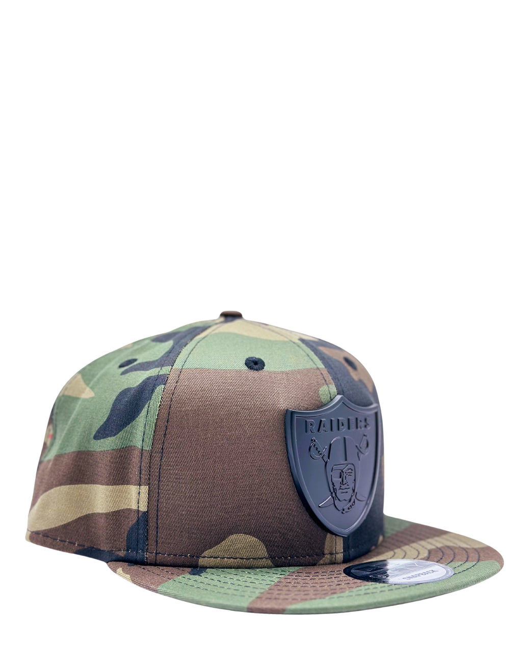 NEW ERA 9FIFTY RAIDERS WOODLAND GREEN CAMO METAL BADGE SNAPBACK HAT