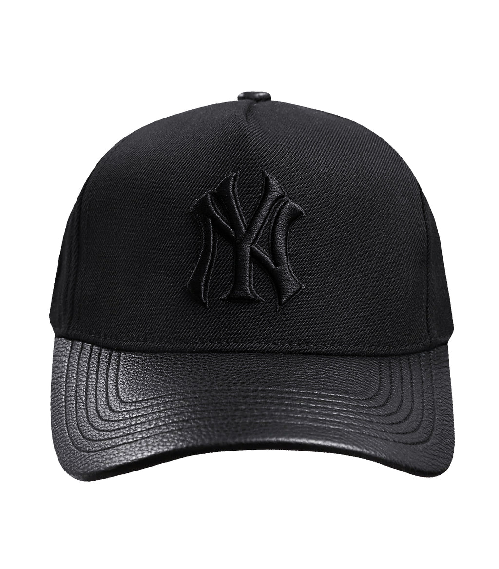 PRO STANDARD MLB NEW YORK YANKEES BLACKOUT PINCH FRONT BLACK STRAPBACK CAP