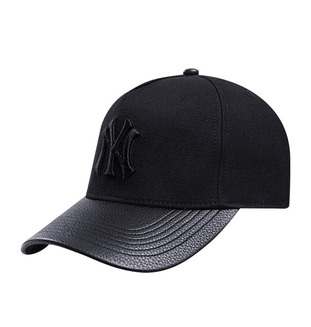 PRO STANDARD MLB NEW YORK YANKEES BLACKOUT PINCH FRONT BLACK STRAPBACK CAP