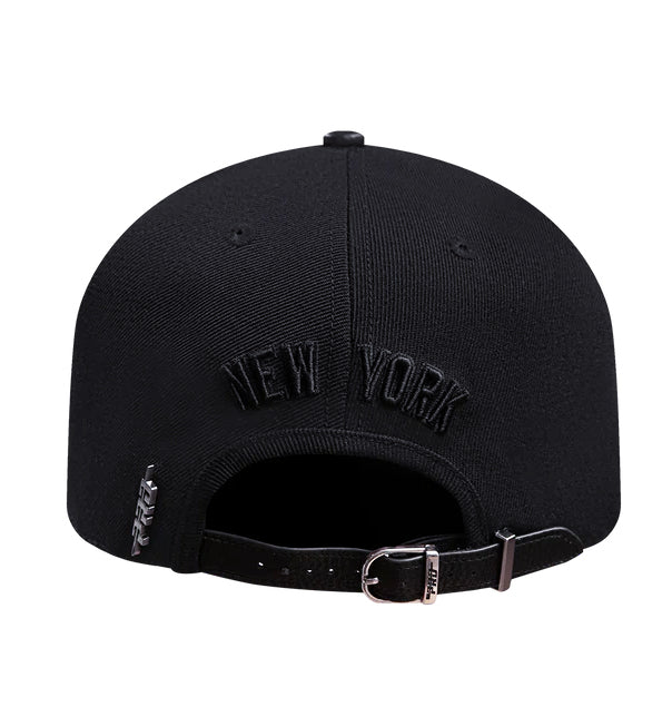 PRO STANDARD MLB NEW YORK YANKEES BLACKOUT PINCH FRONT BLACK STRAPBACK CAP