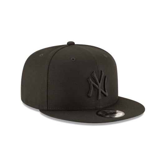 KID'S 950 YANKEES BLACK ON BLACK SNAPBACK HAT