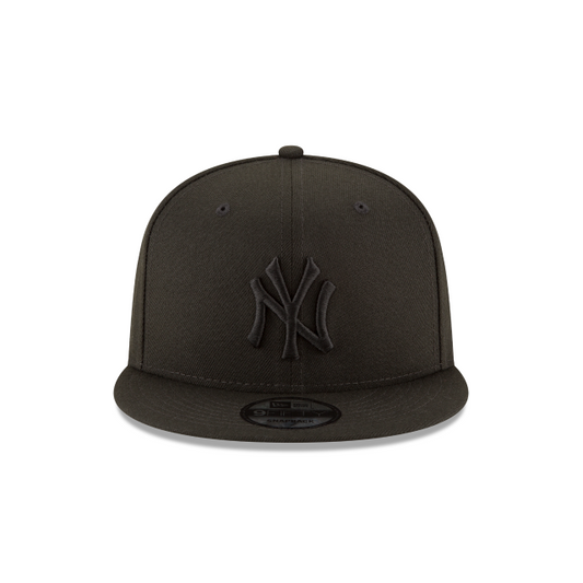 KID'S 950 YANKEES BLACK ON BLACK SNAPBACK HAT
