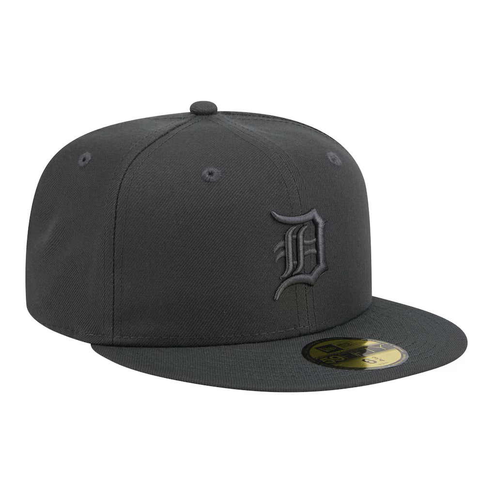 59FIFTY MEN'S NEW ERA MLB DETROIT TIGERS CHARCOAL GREY FITTED HAT