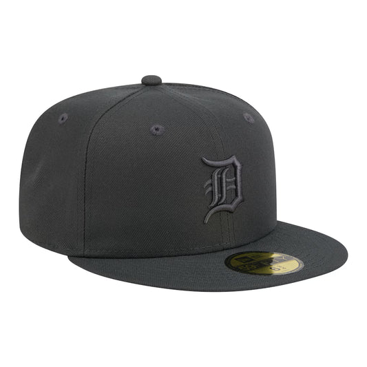 59FIFTY MEN'S NEW ERA MLB DETROIT TIGERS CHARCOAL GREY FITTED HAT