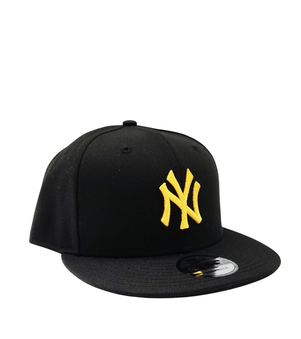 MEN'S 950 NEWYORK YANKEES GOLD LOGO ON BLACK SNAPBACK HAT