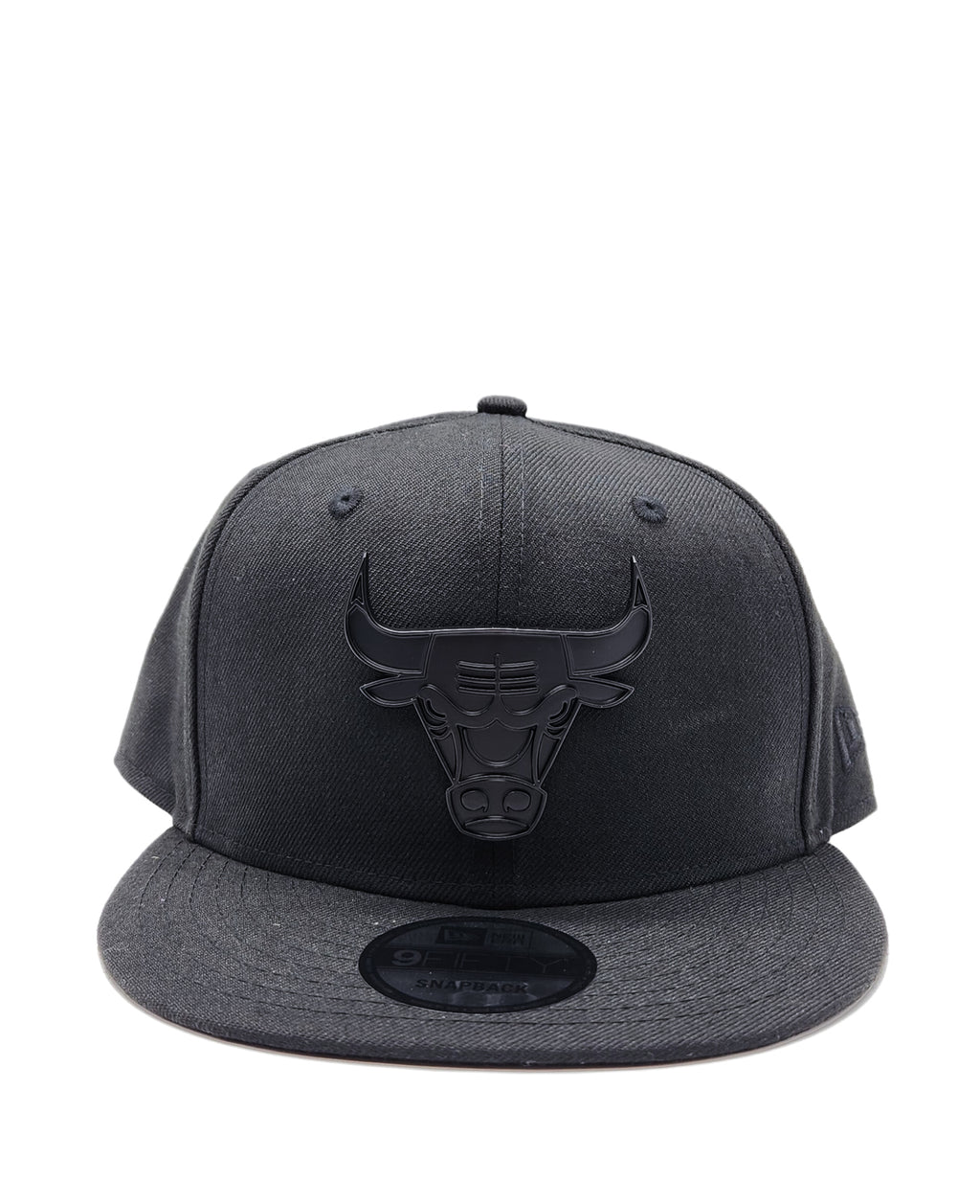 MEN'S 950 CHICAGO BULLS BLACK METAL BADGE SNAPBACK HAT