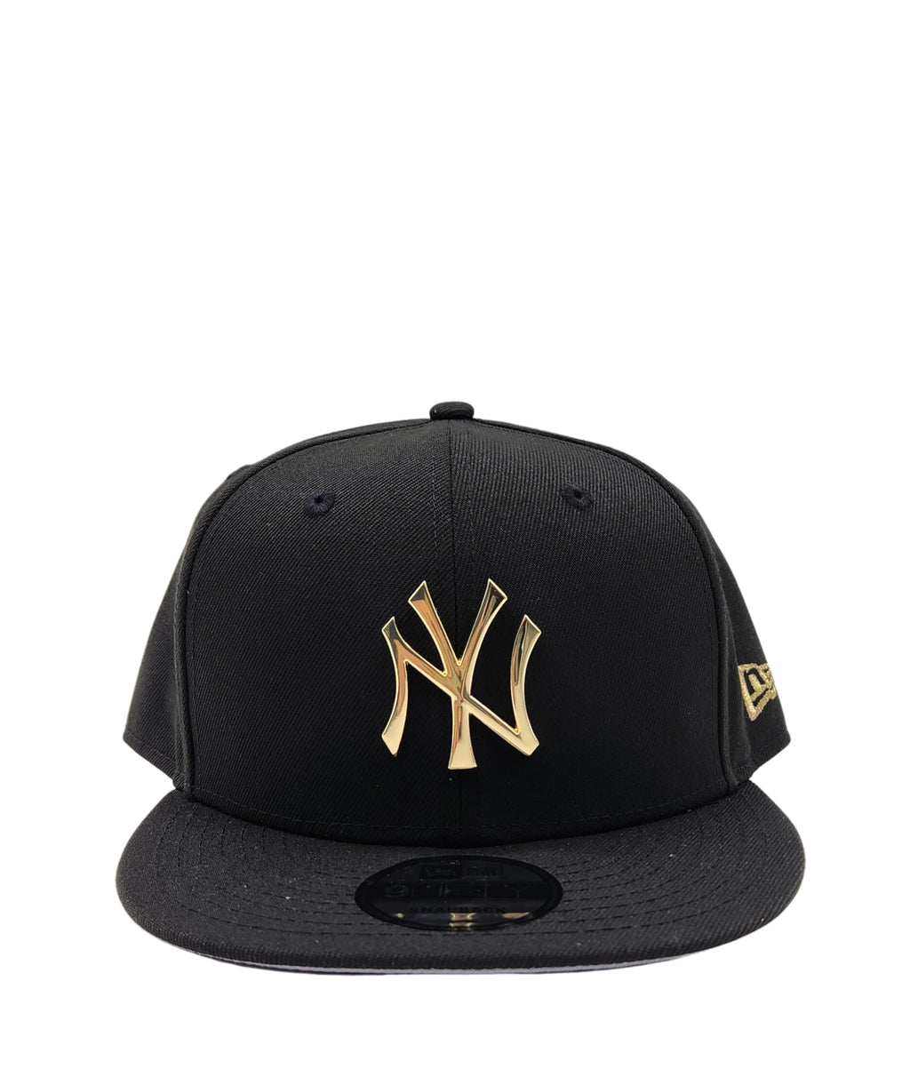 NEW ERA 9FIFTY NEW YORK YANKEES BLACK GOLD METAL BADGE SNAPBACK HAT