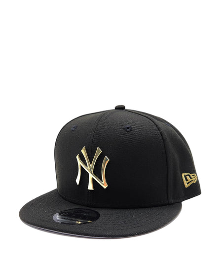 NEW ERA 9FIFTY NEW YORK YANKEES BLACK GOLD METAL BADGE SNAPBACK HAT