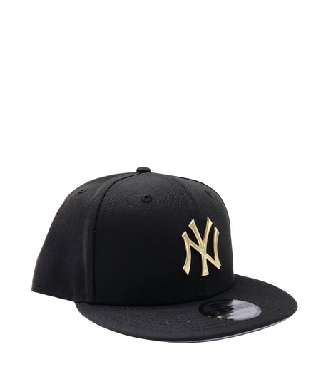 NEW ERA 9FIFTY NEW YORK YANKEES BLACK GOLD METAL BADGE SNAPBACK HAT