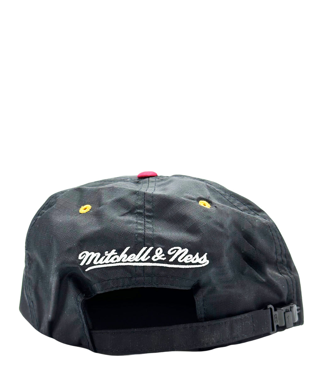 MEN`S MIAMI HEAT BLACK /RED CLASSIC SNAPBACK HAT