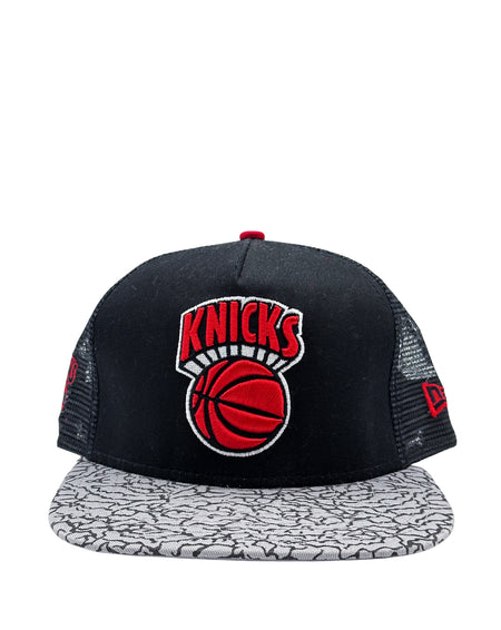 MENS NEW ERA NEW YORK KNICKS BLACK TRUCKER SNAPBACK HAT